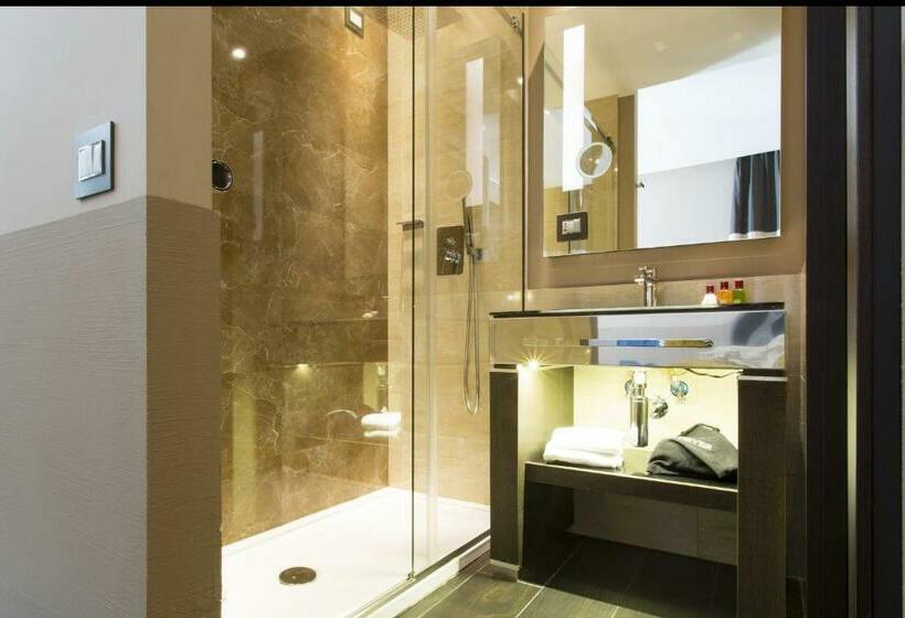 اتاق اجرایی سه نفره, Rome Times