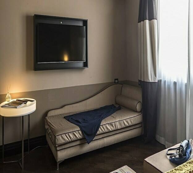 اتاق اجرایی, Rome Times