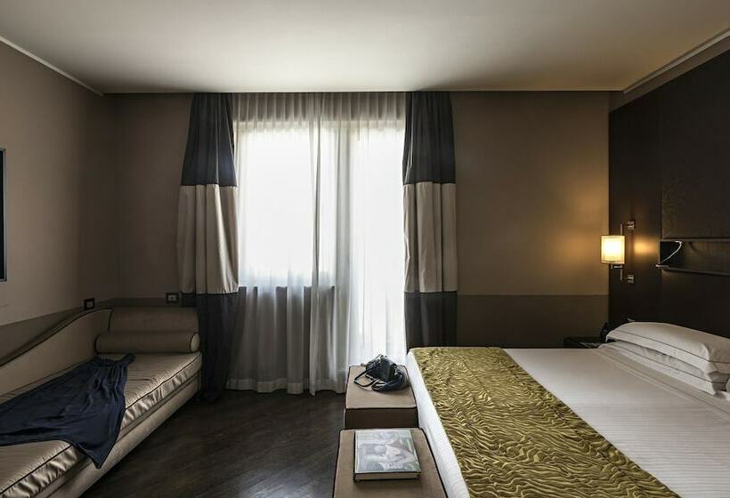 اتاق اجرایی, Rome Times