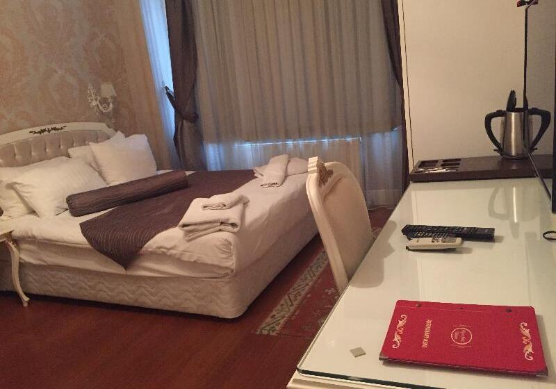 اتاق اجرایی, Rome Times