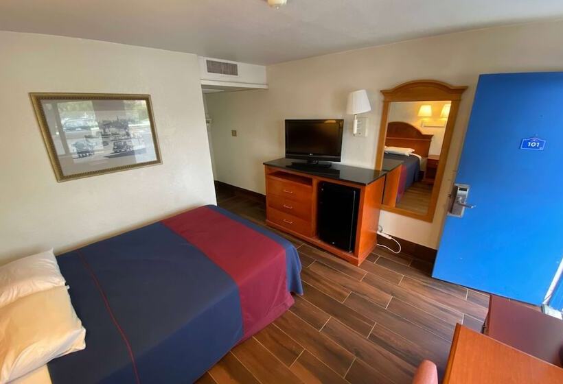 디럭스 룸, Travelodge By Wyndham Grand Rapids North