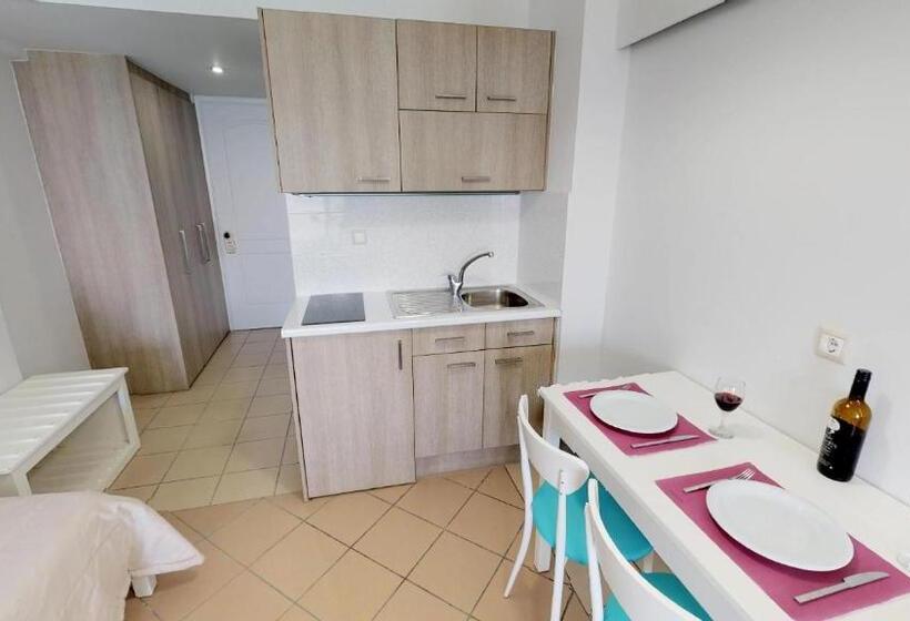 オーシャンビュースーペリアワンルーム, Medusa Apartments