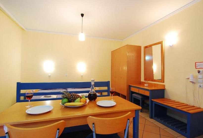 スタンダードスタジオ, Medusa Apartments