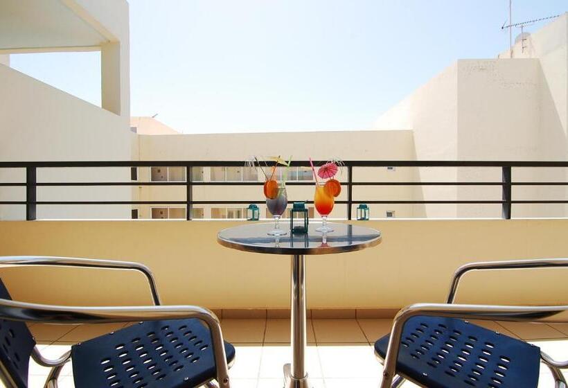 Escritório Estándar, Medusa Apartments