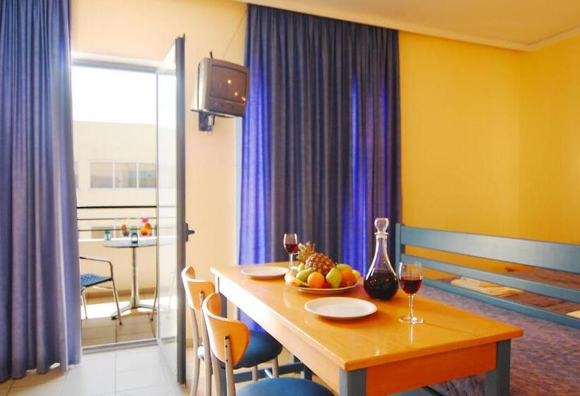 スタンダードスタジオ, Medusa Apartments