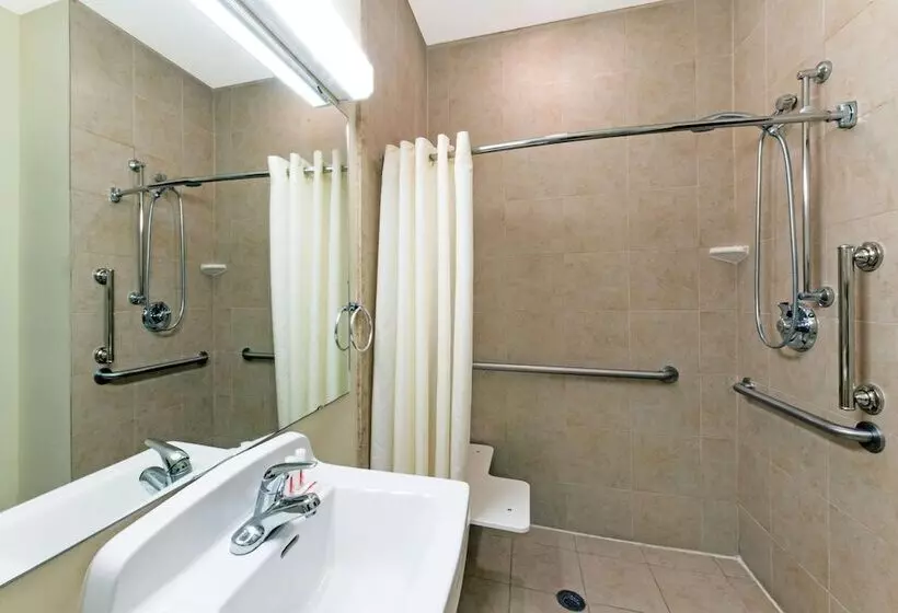 身障者適用スイートルーム, Microtel Inn And Suites Eagle Pass
