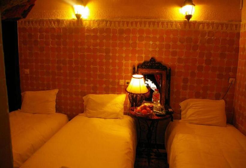 اتاق استاندارد سه نفره, Riad Omar