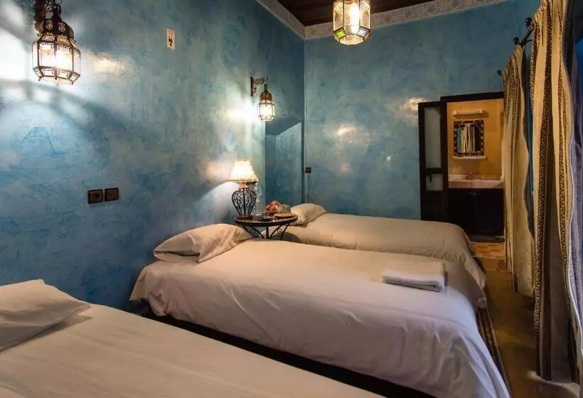 اتاق استاندارد سه نفره, Riad Omar