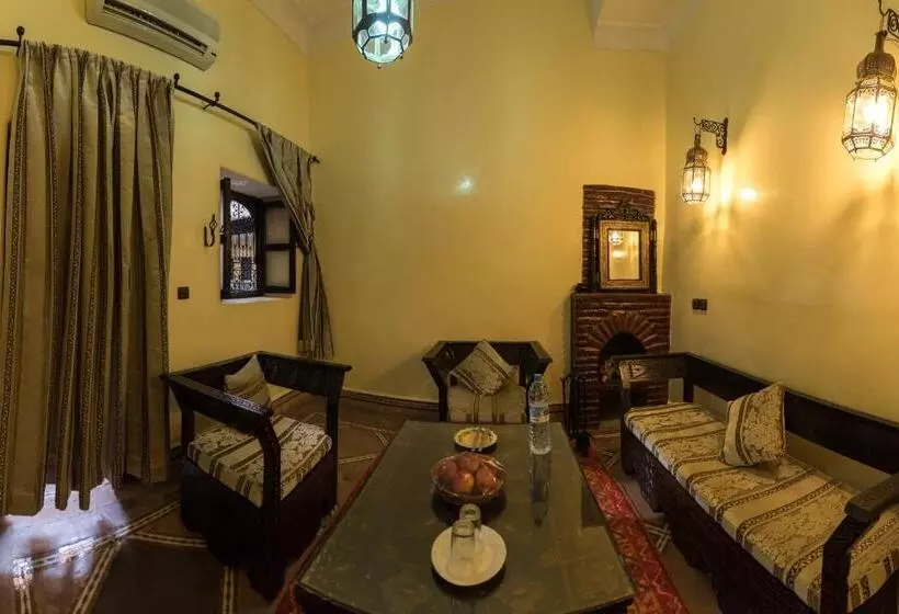 سوییت, Riad Omar
