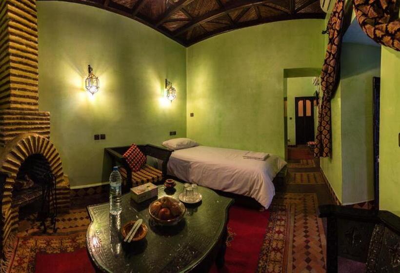 Standard Studio, Riad Omar