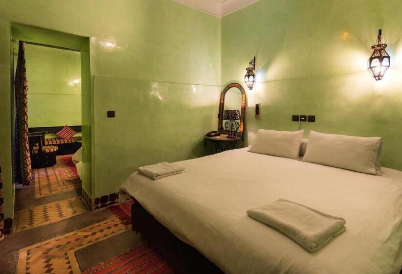 سوییت خانوادگی, Riad Omar