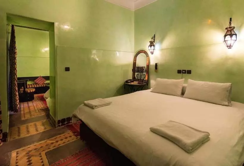 سوییت خانوادگی, Riad Omar