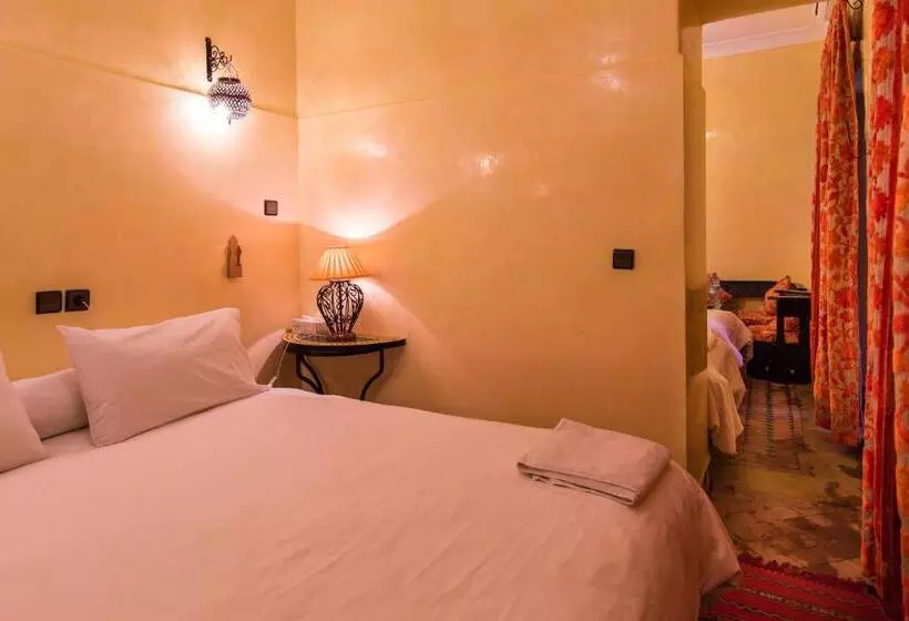 سوییت خانوادگی, Riad Omar