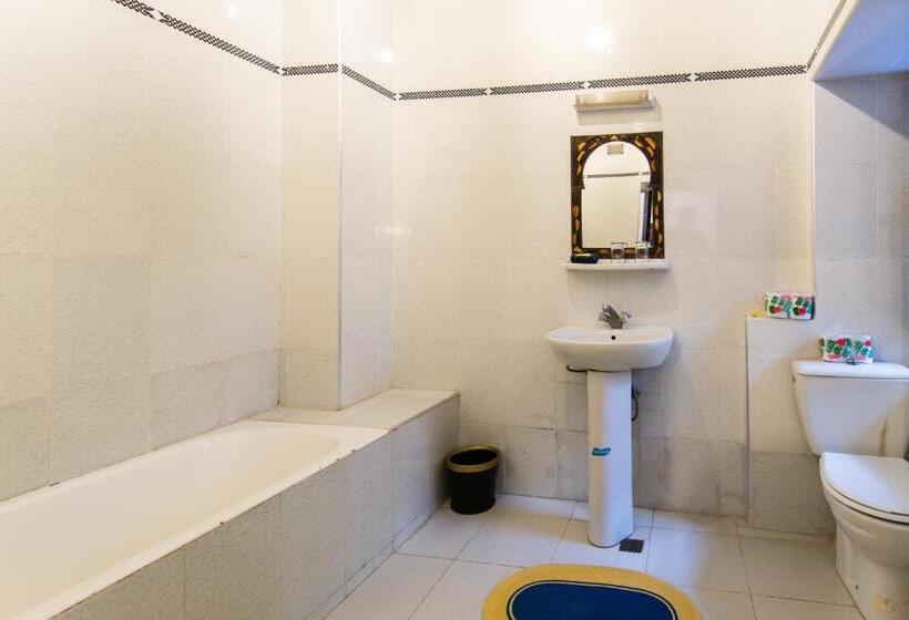 سوییت خانوادگی, Riad Omar