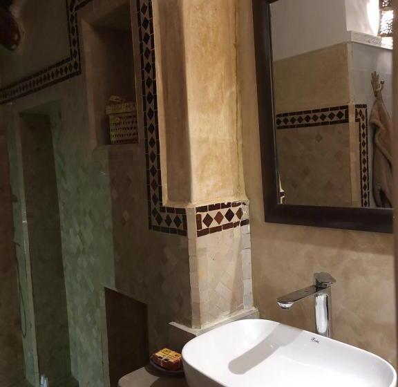 سوییت جونیور, Riad Swaka