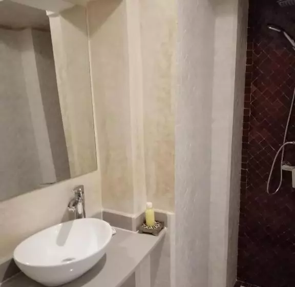اتاق سوپریور, Riad Swaka
