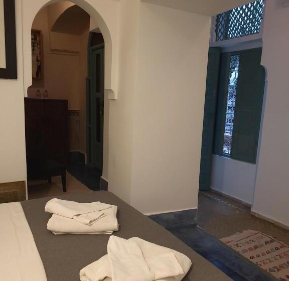 سوییت جونیور, Riad Swaka