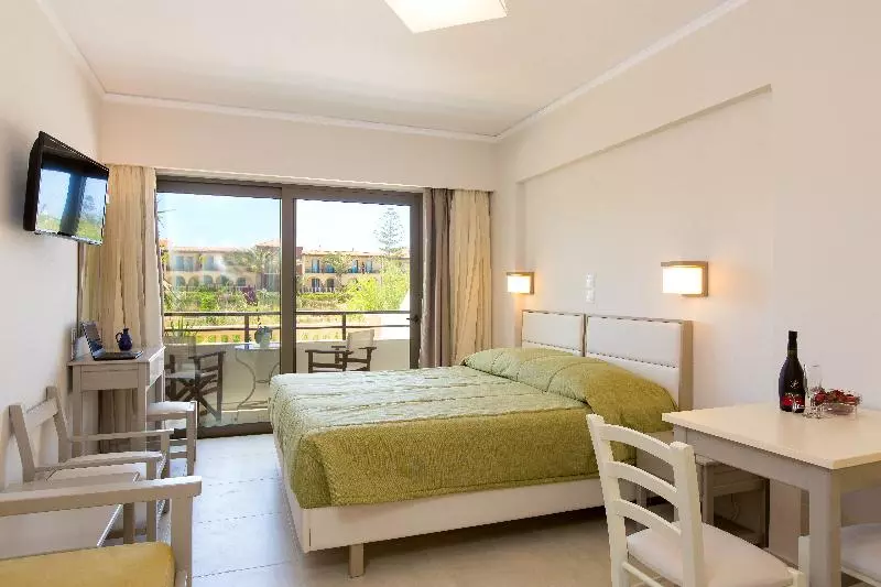 スーペリアスタジオ, Trefon Hotel Apartments And Family Suites