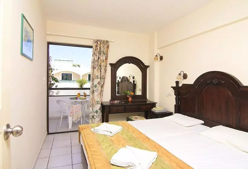 スタンダードスタジオ, Trefon Hotel Apartments And Family Suites