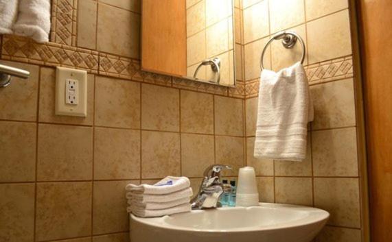 패밀리 스위트, Casa Del Sol Motel