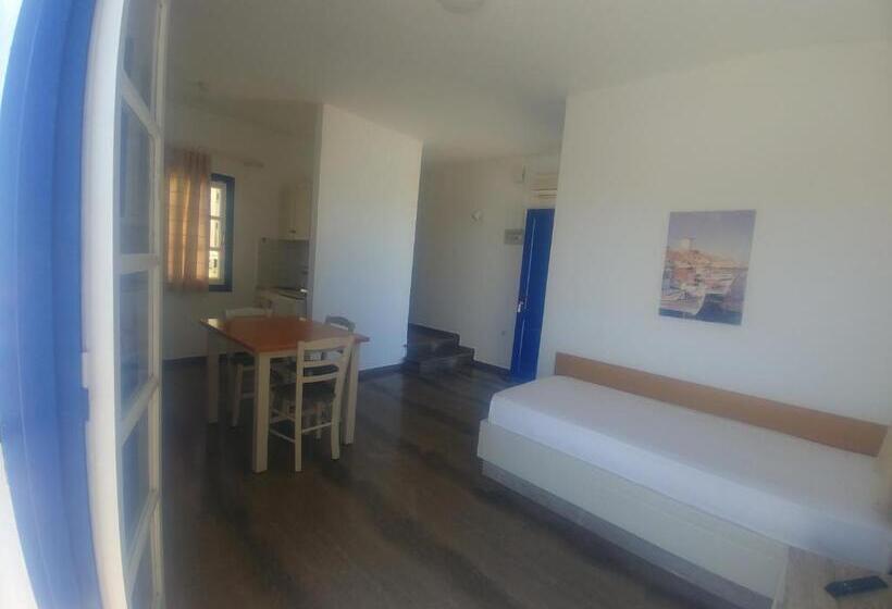 חדר משפחתי, Frida Village