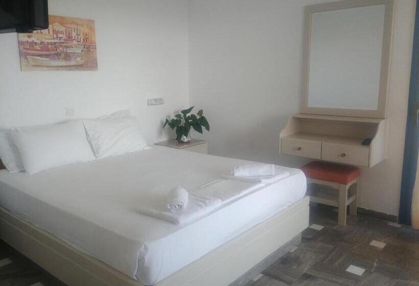 חדר משפחתי, Frida Village