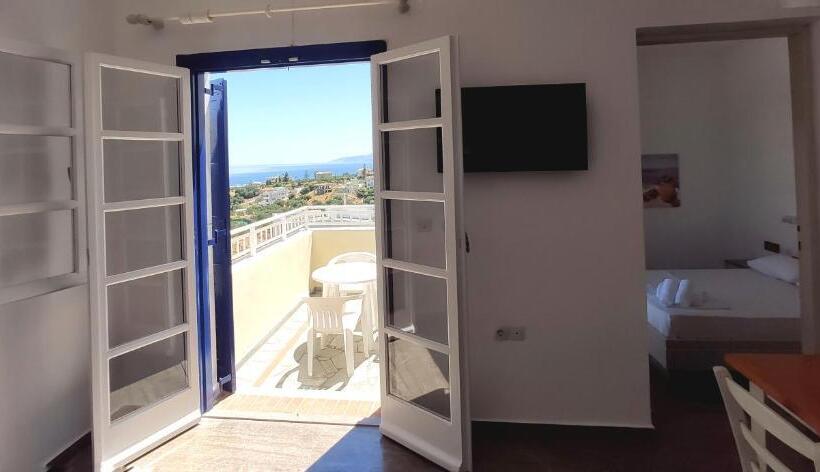 דירת חדר נוף לים, Frida Village