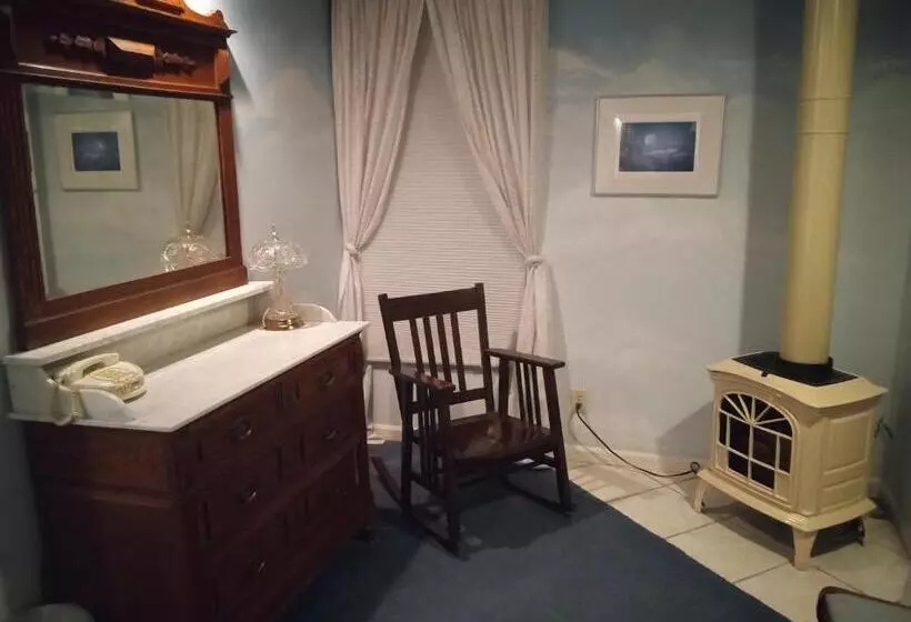 キングサイズベッドのスタンダードルーム, All Seasons Groveland Inn