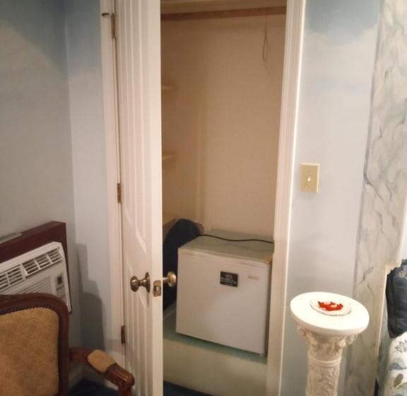 스탠다드 룸 킹사이즈 침대, All Seasons Groveland Inn