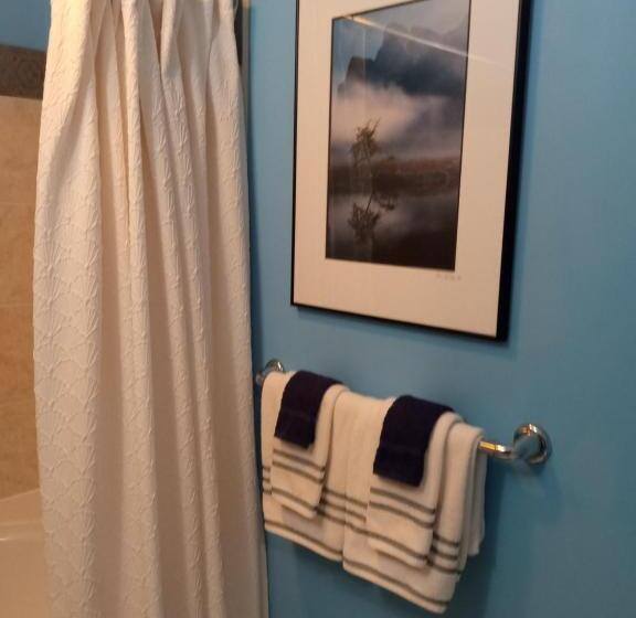 스탠다드 룸 킹사이즈 침대, All Seasons Groveland Inn