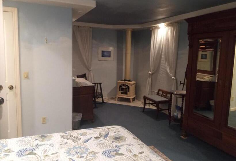 스탠다드 룸 킹사이즈 침대, All Seasons Groveland Inn