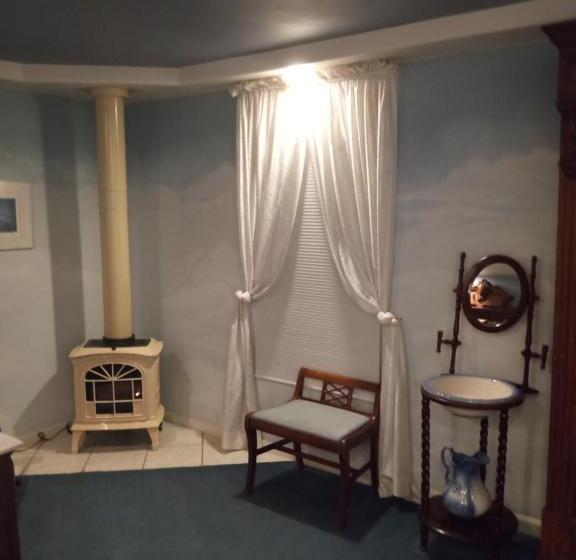 스탠다드 룸 킹사이즈 침대, All Seasons Groveland Inn