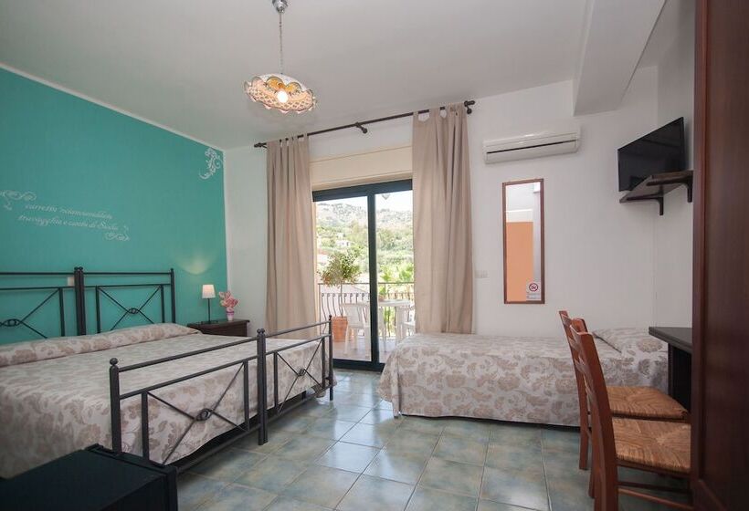 חדר סטנדרט לשלושה, Donna Rosa