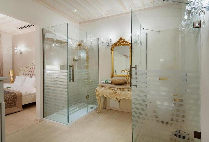 سوییت خانوادگی, Elegance East