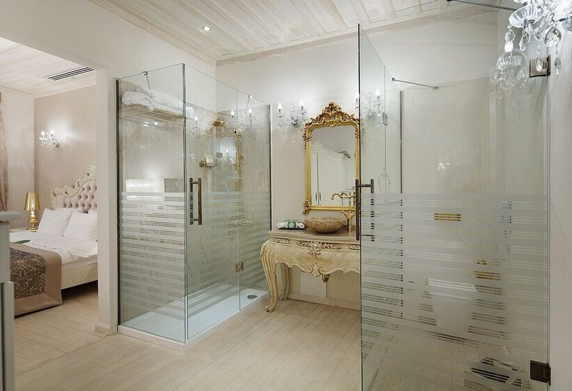 اتاق لوکس, Elegance East