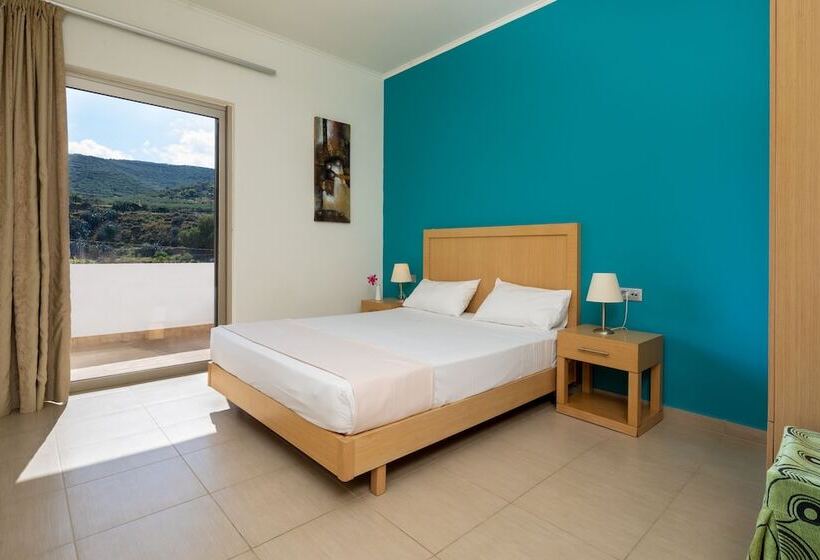 غرفة إقتصادية, Elena Beach