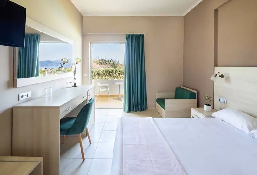 اتاق اکونومی, Elena Beach
