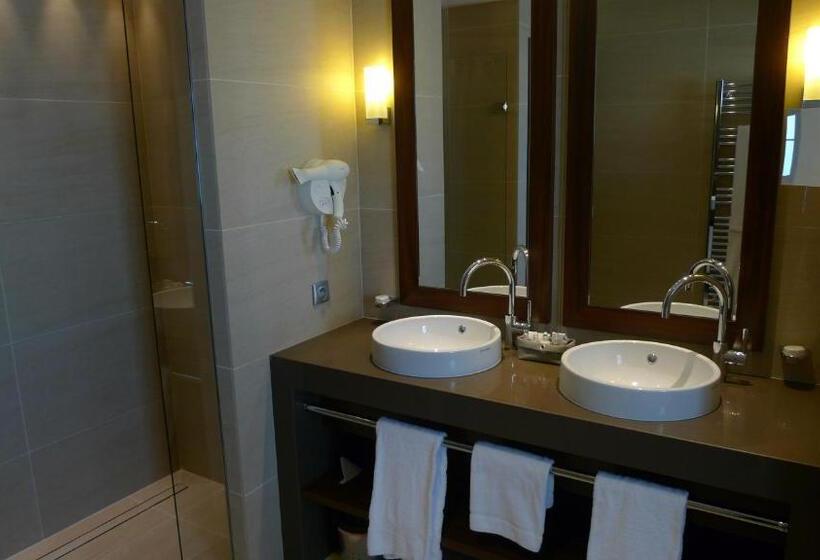 اتاق پرمیوم با چشمانداز دریا, Le Nouveau Monde