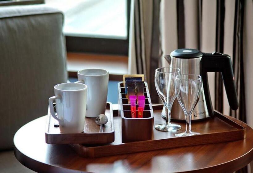 اتاق سوپریور با چشمانداز جانبی دریا, Le Nouveau Monde