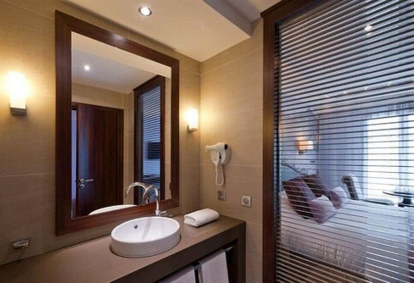 اتاق پرمیوم با چشمانداز دریا, Le Nouveau Monde