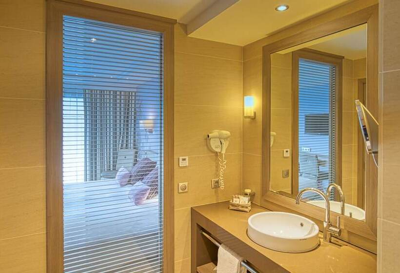 اتاق سوپریور با چشمانداز دریا, Le Nouveau Monde