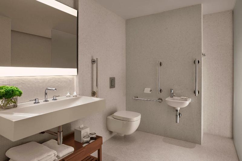 标准间, The London Edition