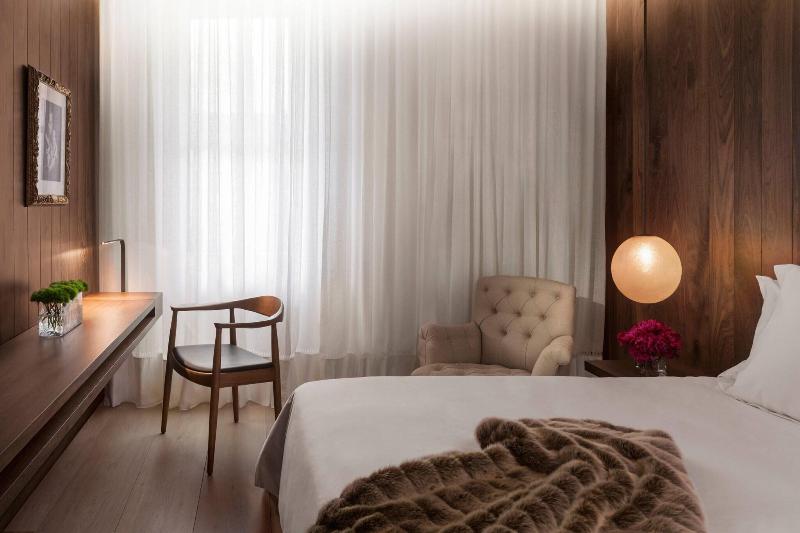 带大床的高级房间, The London Edition