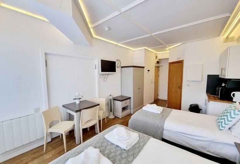 Номер Стандарт Трехместный, London Stay Apartments