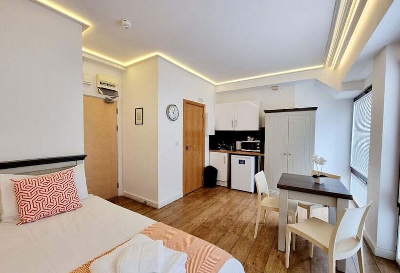 Номер Стандарт Трехместный, London Stay Apartments