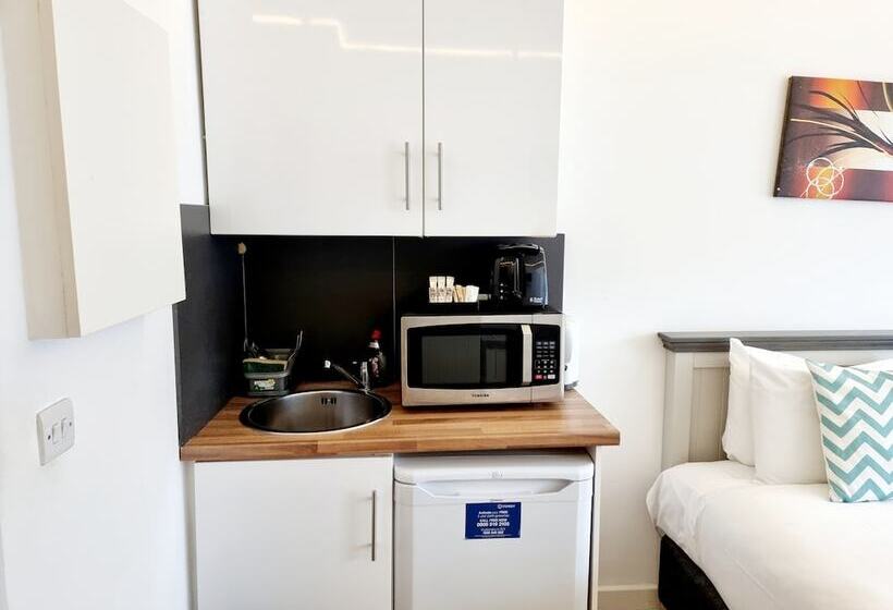 غرفة قياسية ثلاثية, London Stay Apartments
