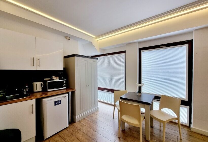 غرفة قياسية ثلاثية, London Stay Apartments