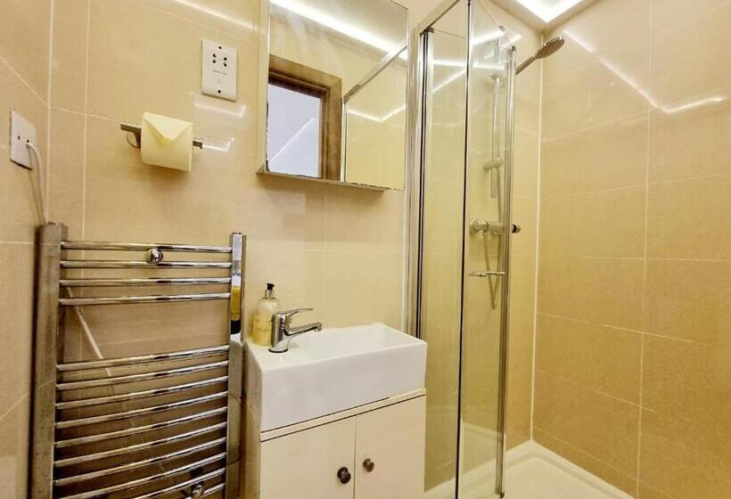 غرفة قياسية رباعية, London Stay Apartments