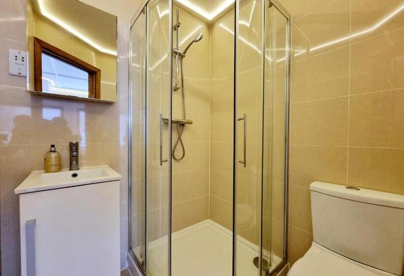 غرفة قياسية ثلاثية, London Stay Apartments