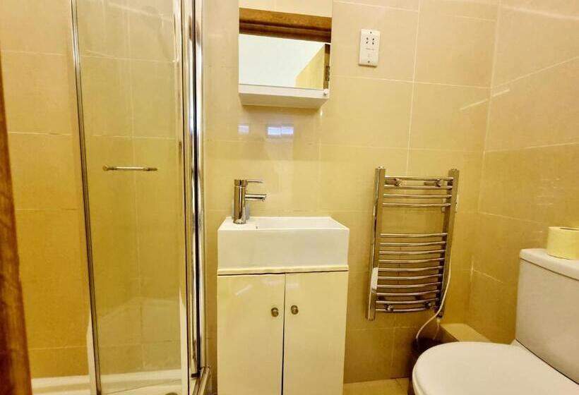 غرفة قياسية ثلاثية, London Stay Apartments